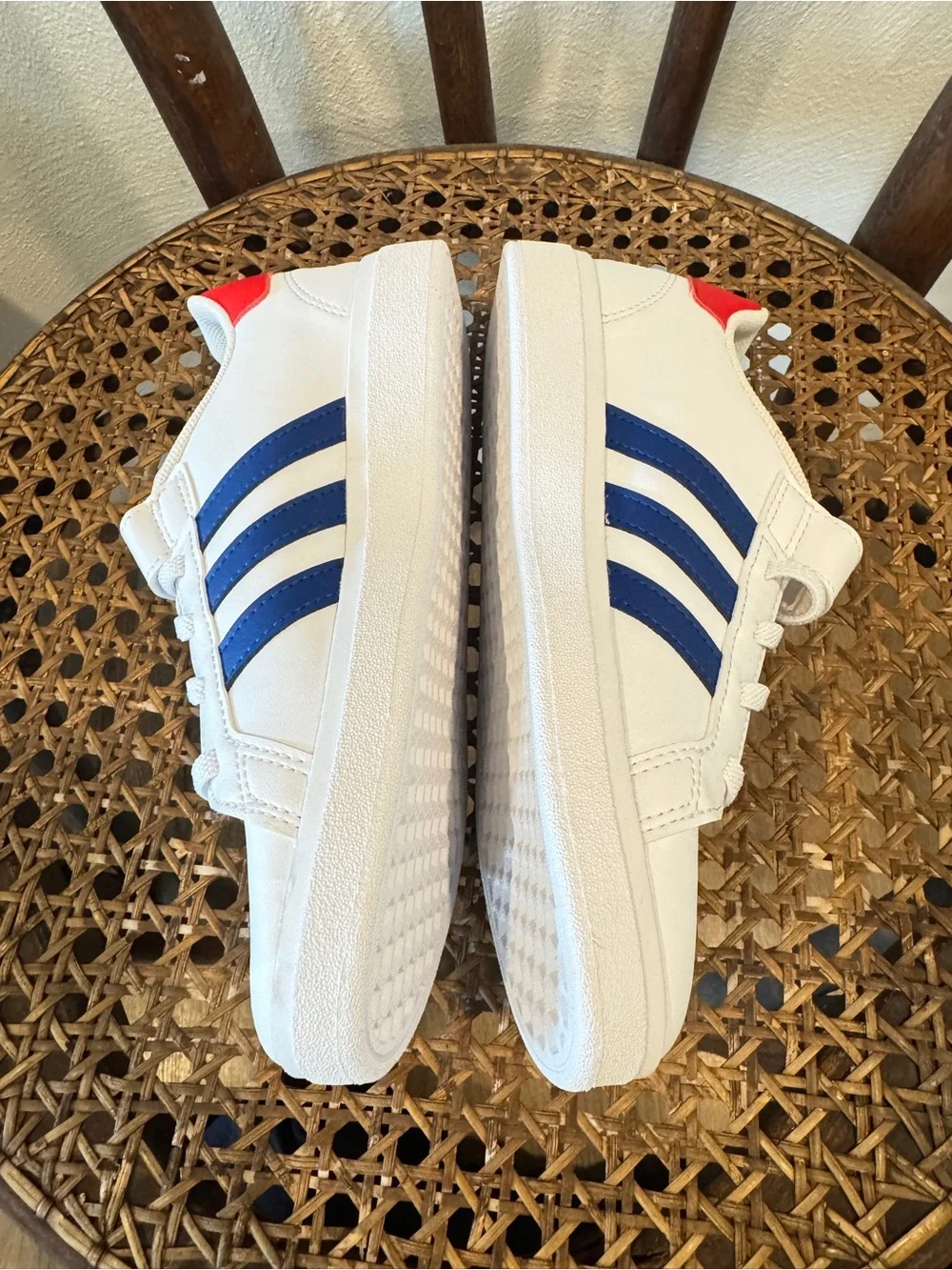 NWOB Adidas Grand Court 2.0 White Blue Red Gender Neutral Youth 2.5